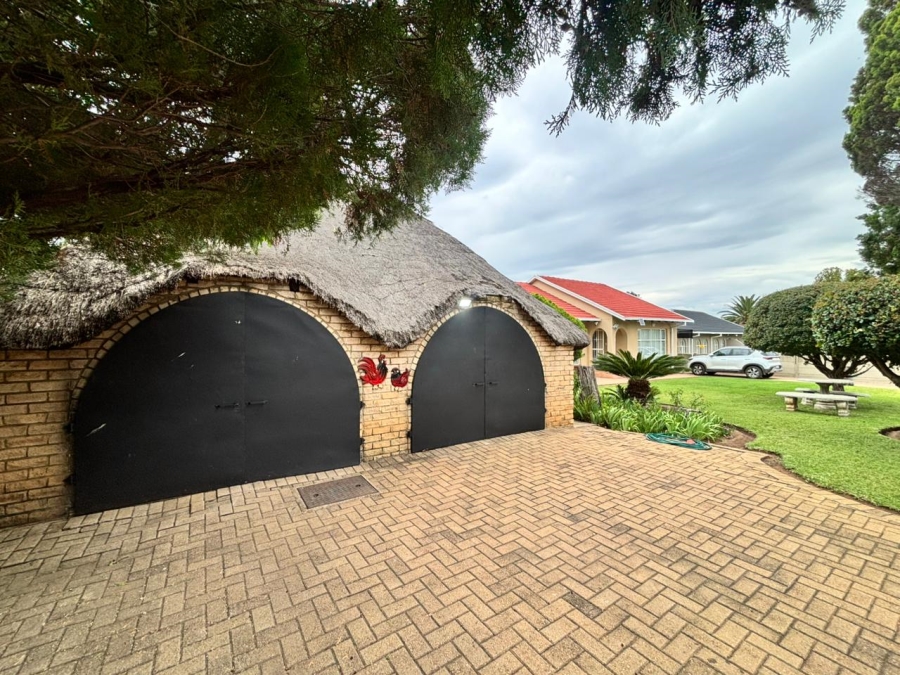 4 Bedroom Property for Sale in La Hoff North West